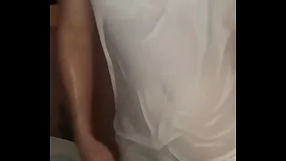 Đái lên áo ba lỗ